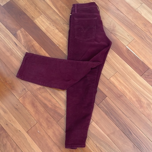 Levi’s wedgie jeans- burgundy ankle crop, corduroy - Picture 4 of 4